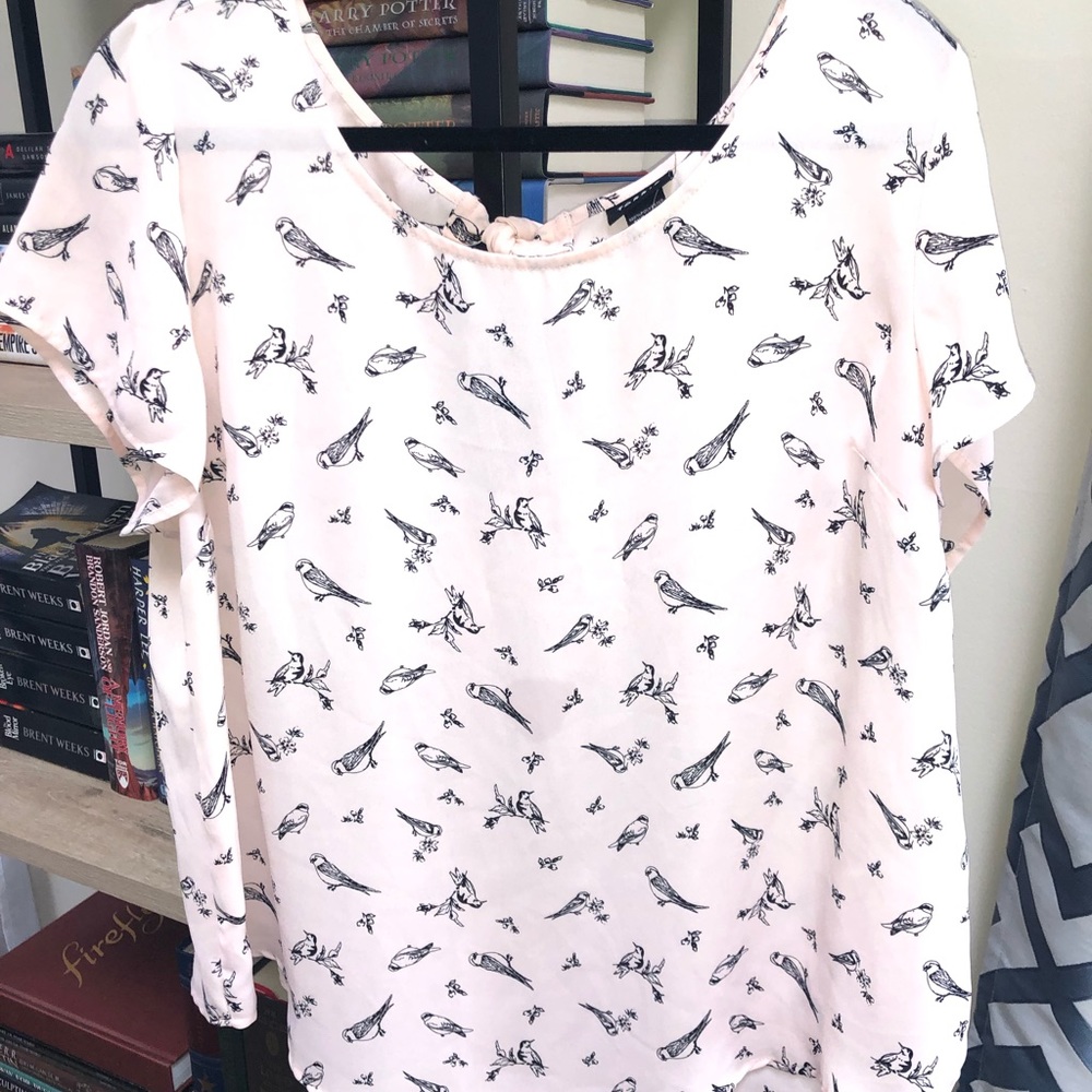 TORRID SZ1 Blush Bird Print Blouse